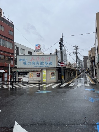 雨の日と火曜日の新潟_e0309501_17393492.jpeg